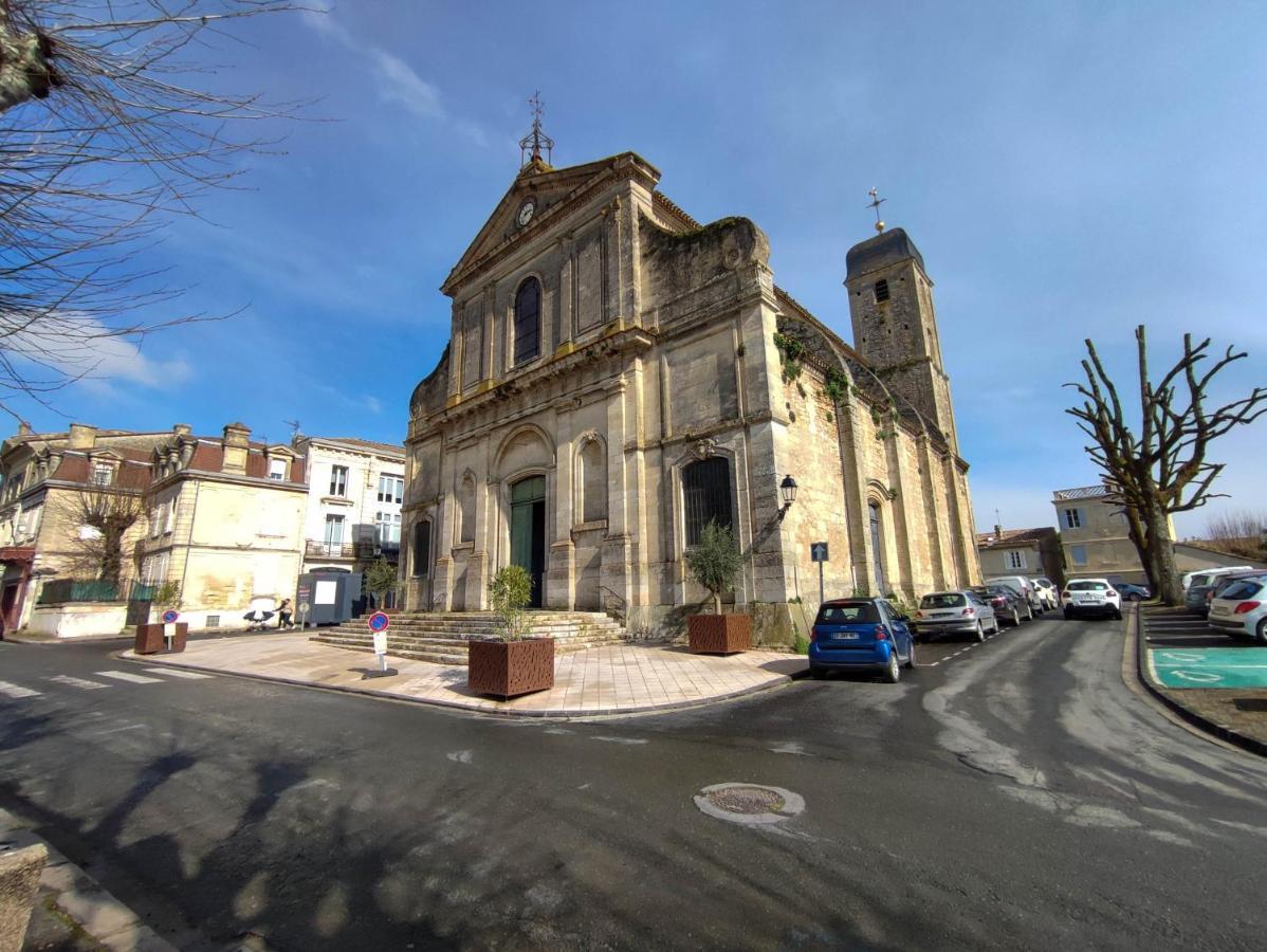 Chaleureux Appartement: Central Castillon Retreat near Dordogne and Saint-Emilion Exterior photo